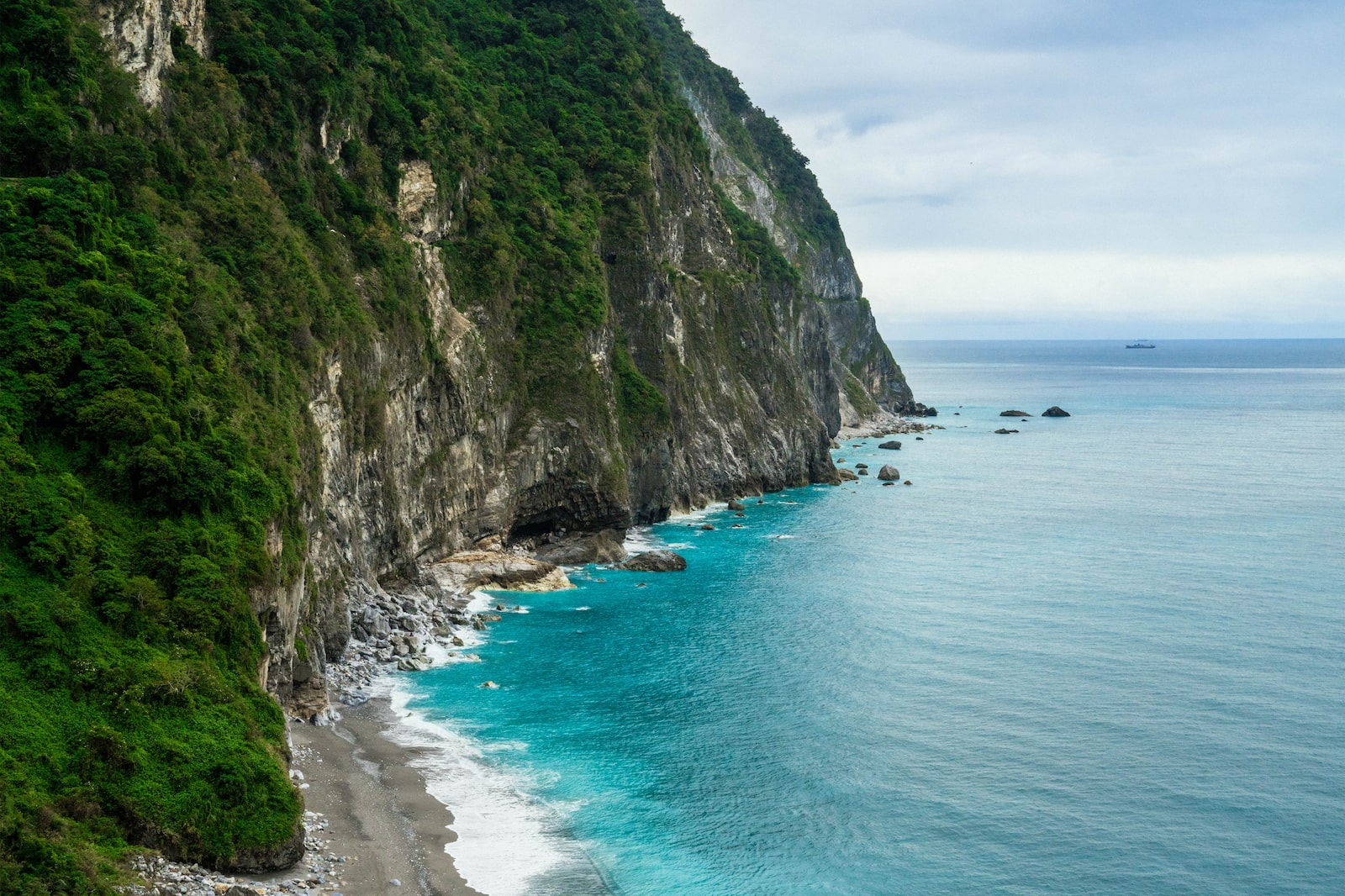 View of creek by Qingshui Cliff by the sea
